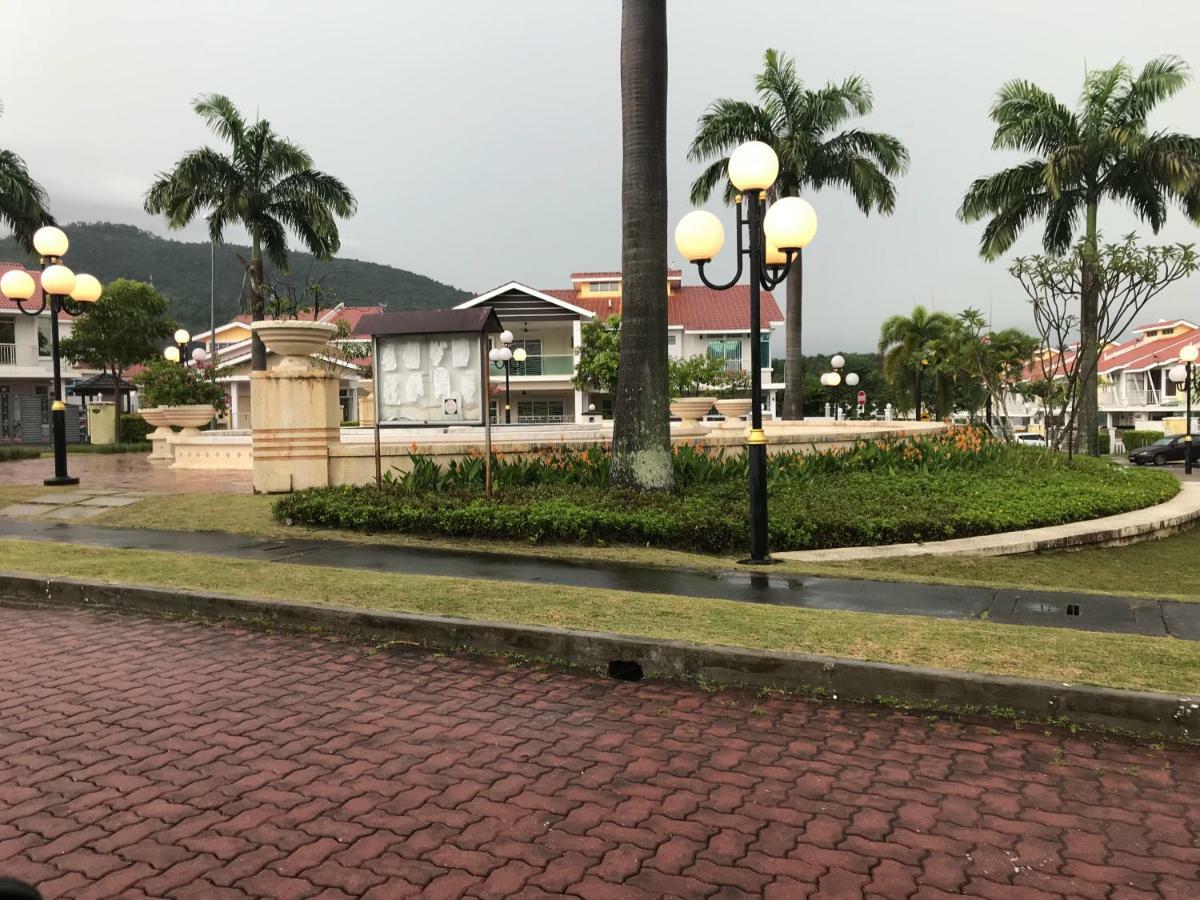 3r D'latania Senawang * Seremban